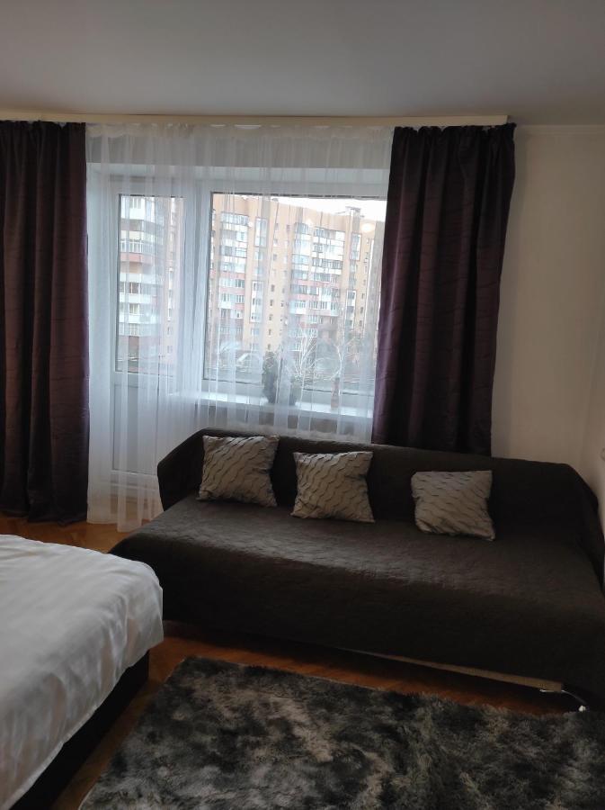 Comfortable Apartments In Centre With 3 Bedrooms Rivne Bagian luar foto