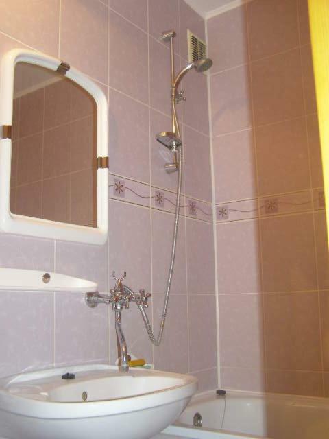 Comfortable Apartments In Centre With 3 Bedrooms Rivne Bagian luar foto
